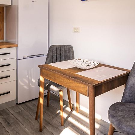 Nina House Apartment Targu Jiu Exterior photo