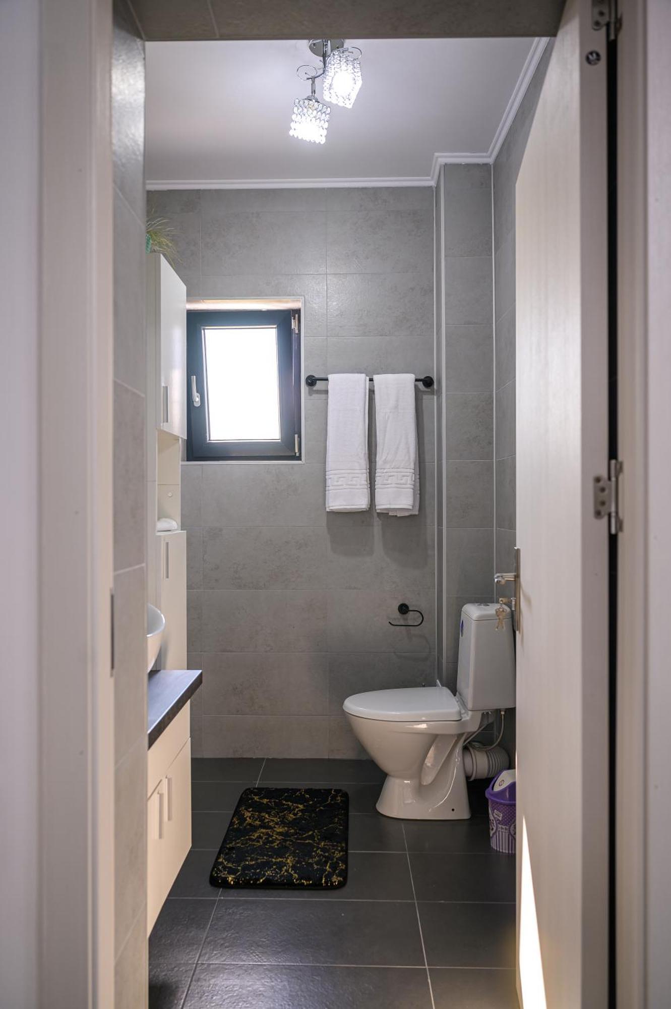 Nina House Apartment Targu Jiu Exterior photo