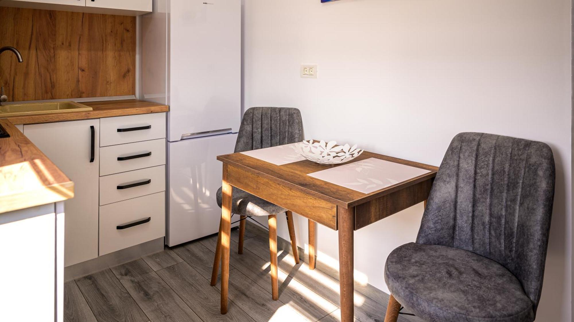 Nina House Apartment Targu Jiu Exterior photo